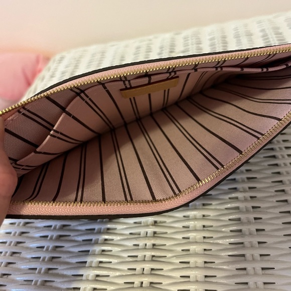 SOLD Louis Vuitton Neverfull Monogram Pochette with Rose Ballerine interior. - Picture 4 of 9